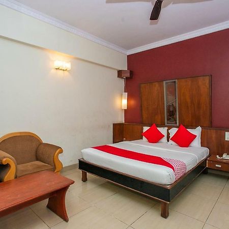 Oyo 18762 Vaishnavi Residency Hotell Bangalore Exteriör bild