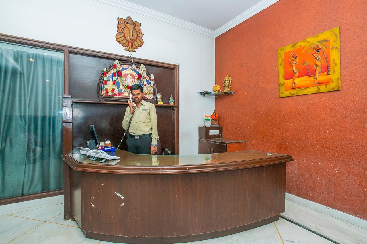 Oyo 18762 Vaishnavi Residency Hotell Bangalore Exteriör bild
