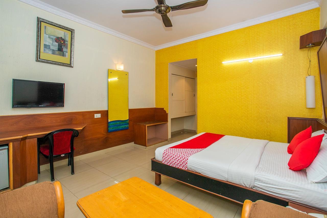 Oyo 18762 Vaishnavi Residency Hotell Bangalore Exteriör bild