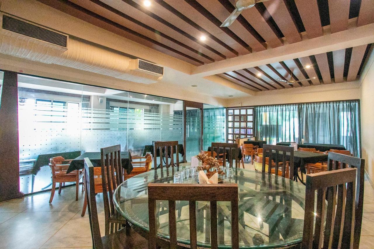Oyo 18762 Vaishnavi Residency Hotell Bangalore Exteriör bild