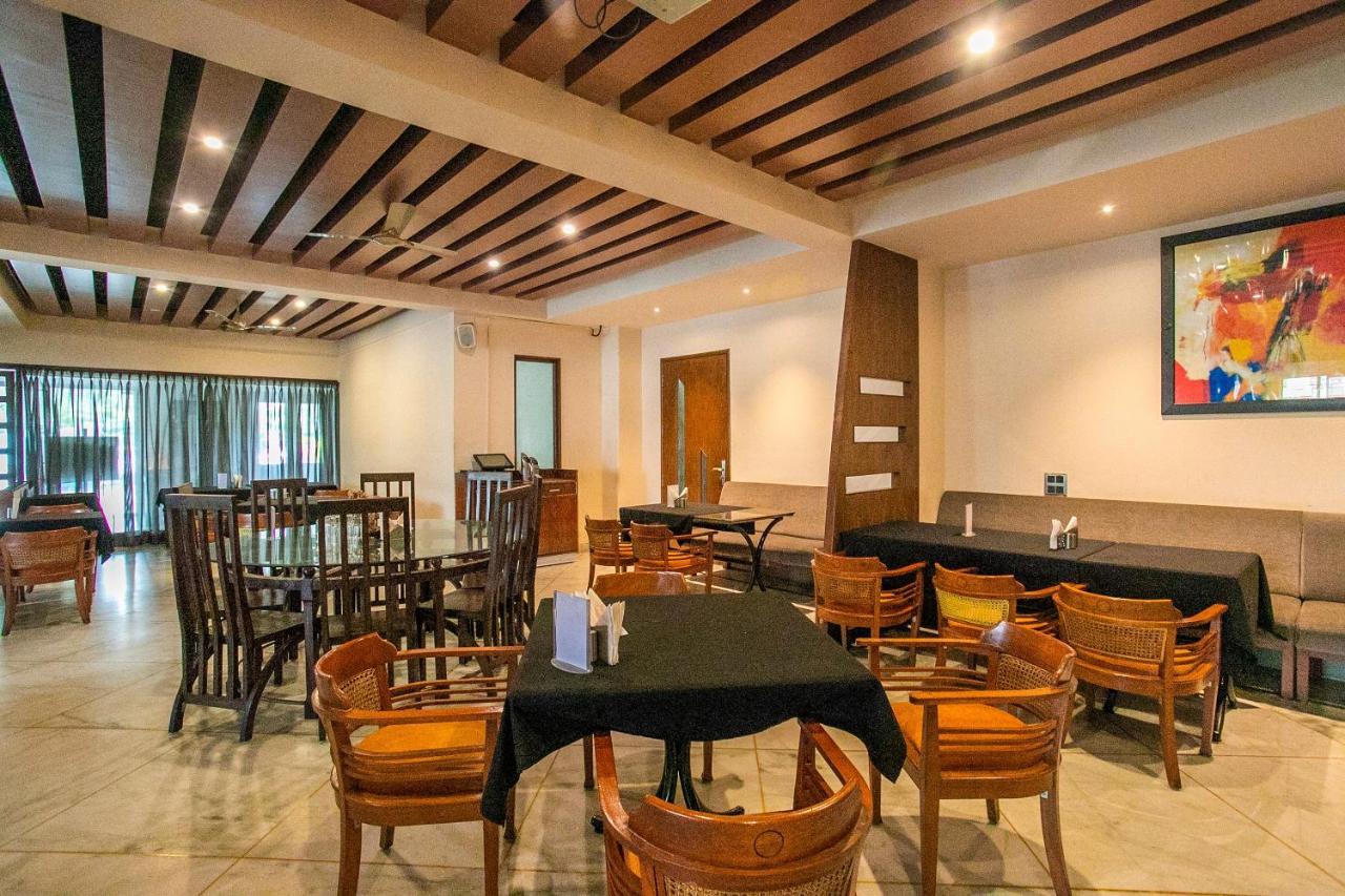 Oyo 18762 Vaishnavi Residency Hotell Bangalore Exteriör bild