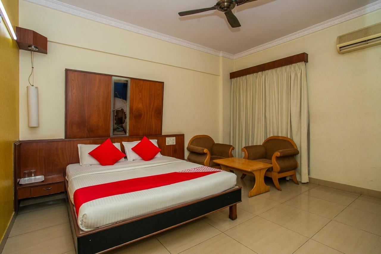 Oyo 18762 Vaishnavi Residency Hotell Bangalore Exteriör bild