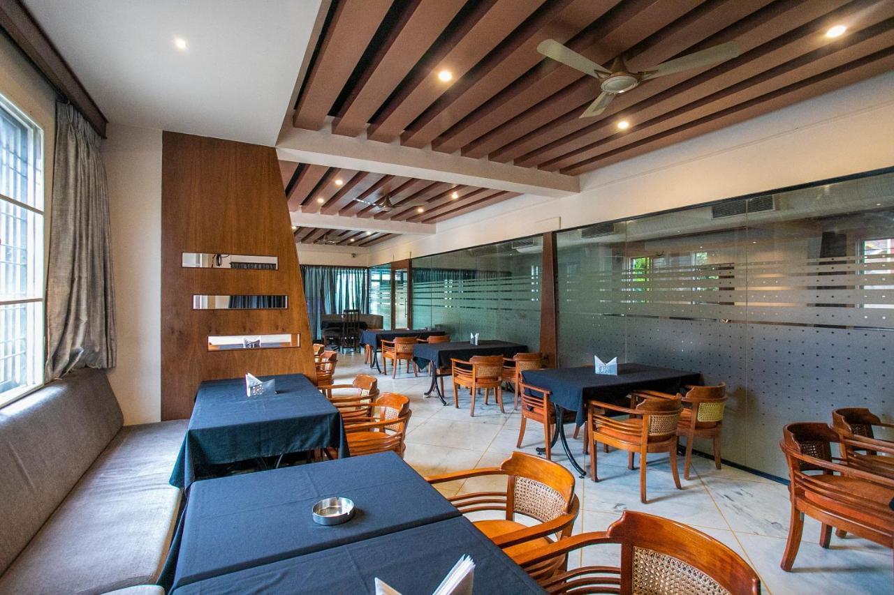 Oyo 18762 Vaishnavi Residency Hotell Bangalore Exteriör bild