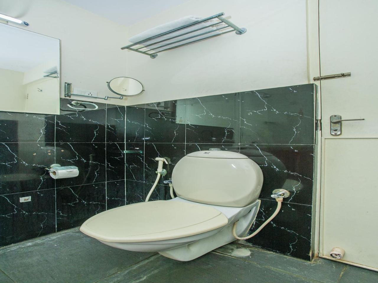 Oyo 18762 Vaishnavi Residency Hotell Bangalore Exteriör bild