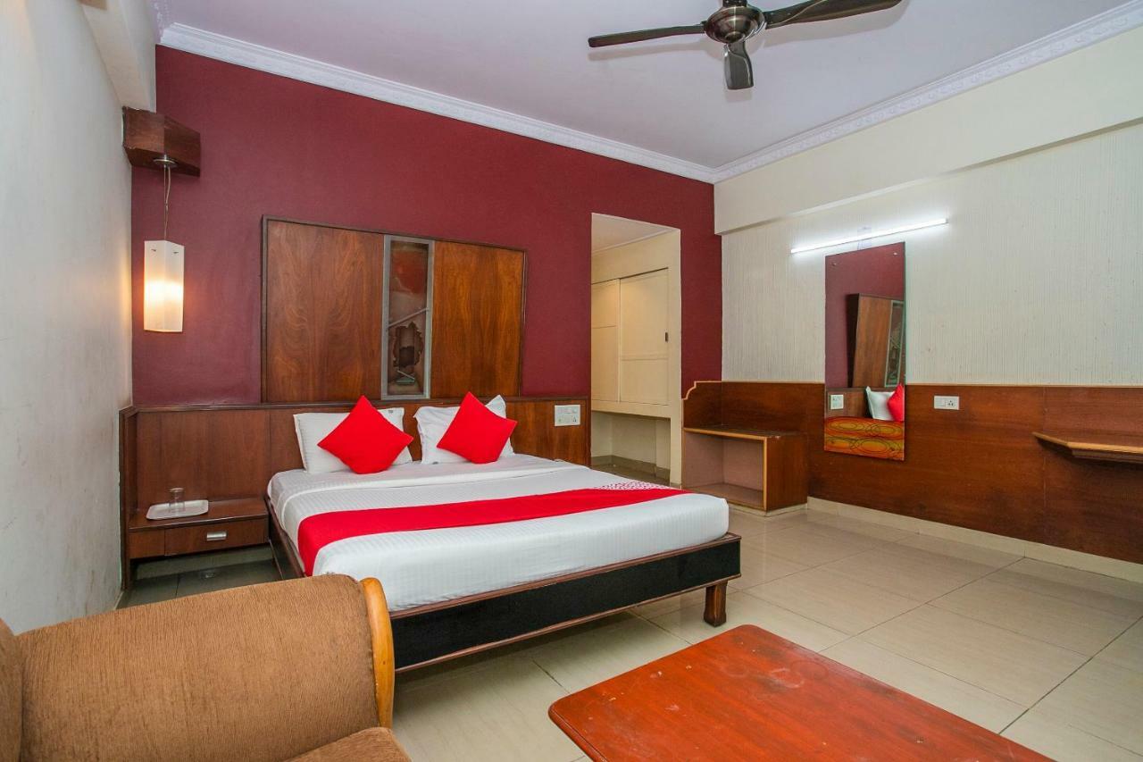 Oyo 18762 Vaishnavi Residency Hotell Bangalore Exteriör bild