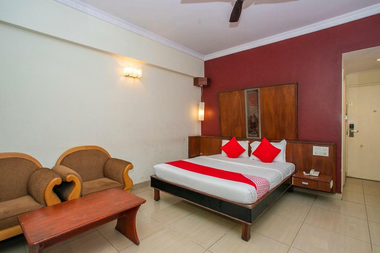 Oyo 18762 Vaishnavi Residency Hotell Bangalore Exteriör bild